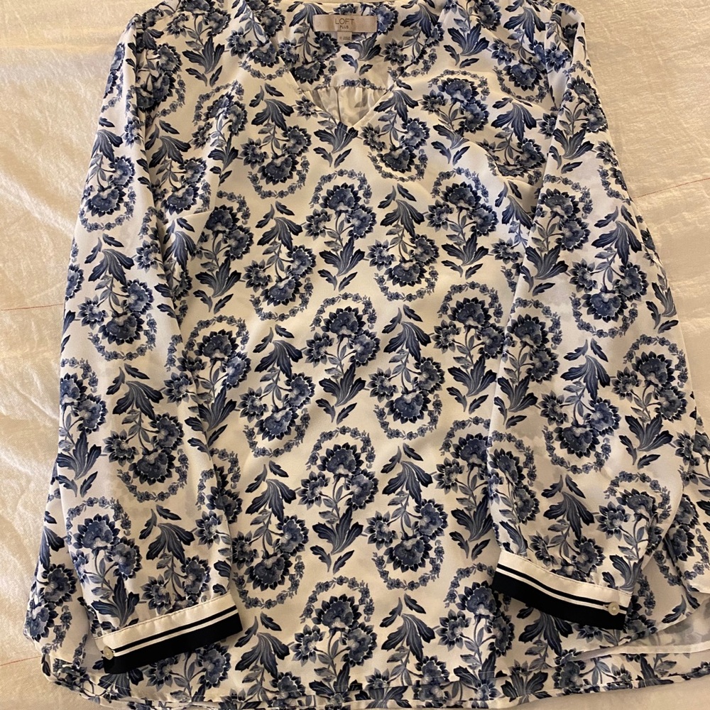 Blue, damask print long sleeve Loft blouse
